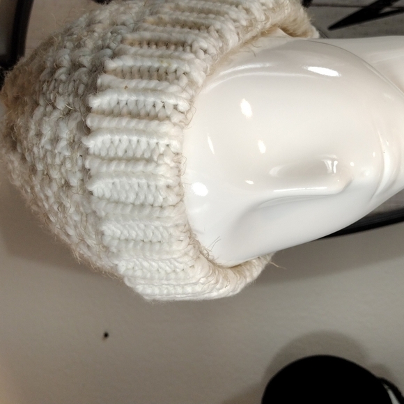 sonoma Knit Beanie White/Tan - Picture 5 of 10